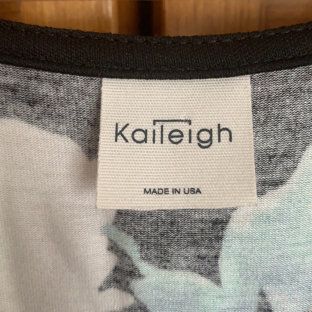 Kaileigh sleeveless dress. Size small - Picture 2 of 6